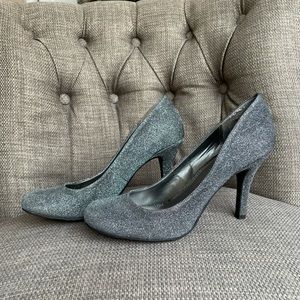 Mootsies Tootsies shimmery heels